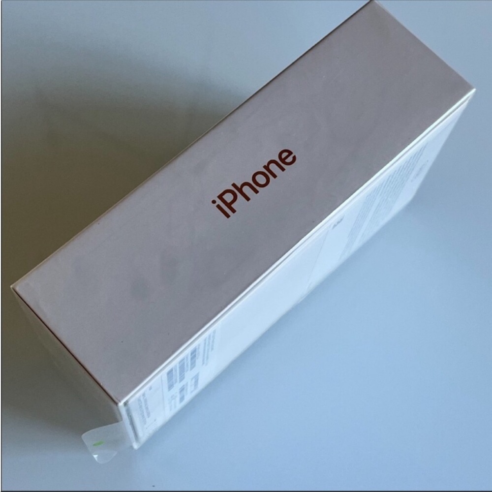 iPhone 8 NEW IN BOX